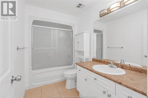 2420 Venetian Avenue, Windsor, ON - Indoor Photo Showing Bathroom