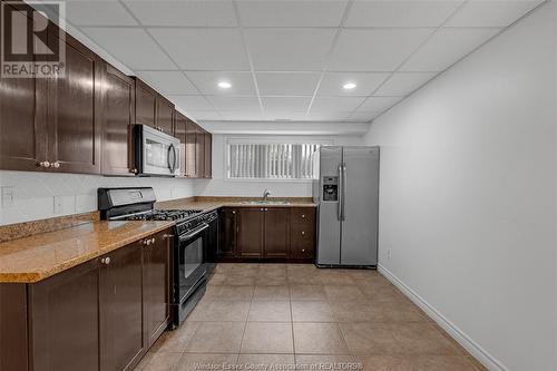 2420 Venetian Avenue, Windsor, ON - Indoor Photo Showing Kitchen