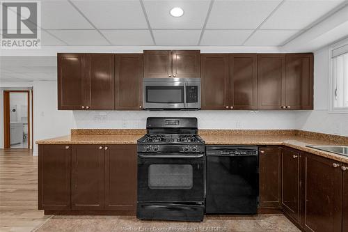 2420 Venetian Avenue, Windsor, ON - Indoor Photo Showing Kitchen