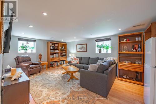 895 Ellesmere Avenue, Peterborough (Northcrest), ON - Indoor Photo Showing Living Room