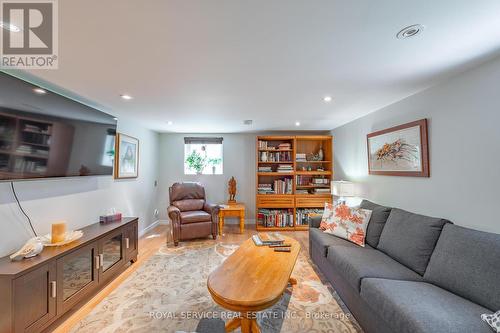 895 Ellesmere Avenue, Peterborough (Northcrest), ON - Indoor Photo Showing Living Room