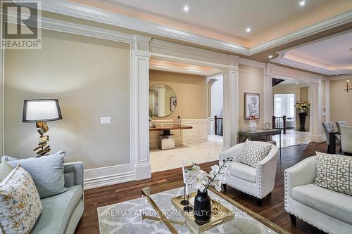 311 Holmes Avenue, Toronto, ON - Indoor Photo Showing Living Room