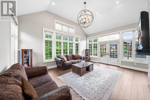 7510 County Rd 27, Essa, ON - Indoor Photo Showing Living Room