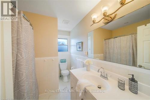 Main - 15 Royale Road, St. Catharines, ON - Indoor Photo Showing Bathroom