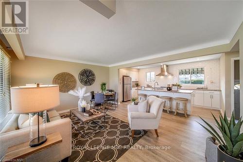 Main - 15 Royale Road, St. Catharines, ON - Indoor Photo Showing Living Room