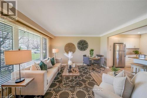 Main - 15 Royale Road, St. Catharines, ON - Indoor Photo Showing Living Room