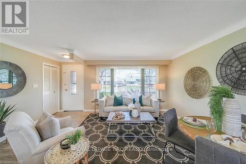 Main - 15 Royale Road, St. Catharines, ON - Indoor Photo Showing Living Room