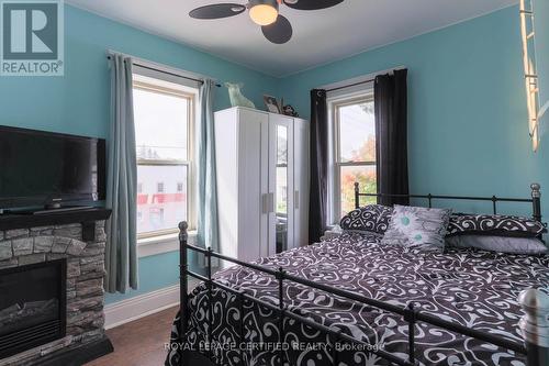 110 Smith Street, Wellington North, ON - Indoor Photo Showing Bedroom