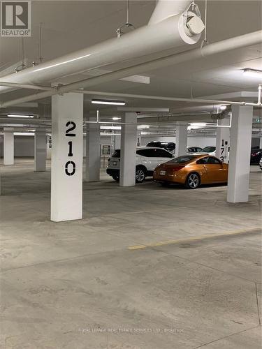 415 - 450 Dundas Street E, Hamilton, ON - Indoor Photo Showing Garage