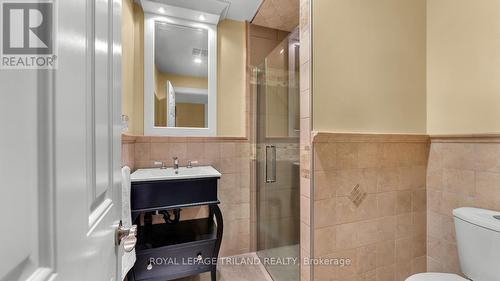 328 Plane Tree Drive, London, ON - Indoor Photo Showing Bathroom