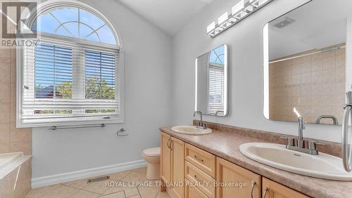 328 Plane Tree Drive, London, ON - Indoor Photo Showing Bathroom