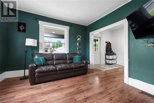 16 Grant Street, Perth, ON - Indoor Photo Showing Living Room