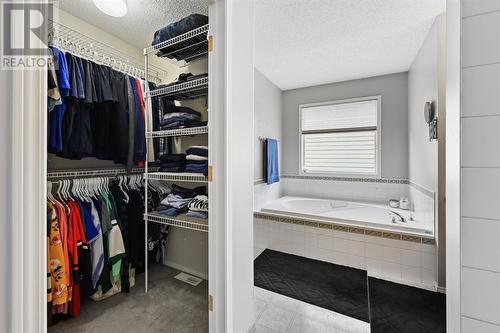 133 Prestwick Mews Se, Calgary, AB - Indoor Photo Showing Bathroom