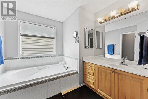 133 Prestwick Mews Se, Calgary, AB - Indoor Photo Showing Bathroom