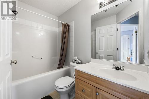 133 Prestwick Mews Se, Calgary, AB - Indoor Photo Showing Bathroom