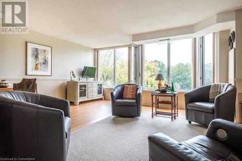 180 Limeridge Road W Unit# 301, Hamilton, ON - Indoor Photo Showing Living Room