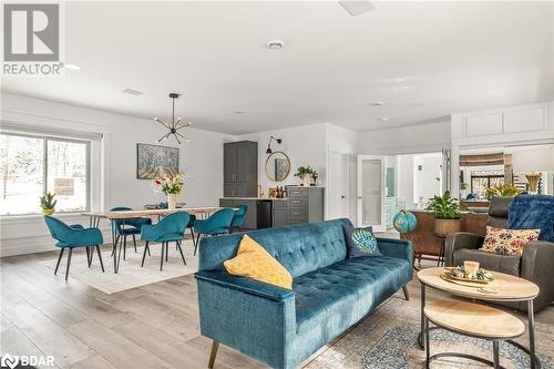 1889 Melrose Road, Marysville, ON - Indoor Photo Showing Living Room