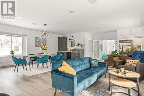 1889 Melrose Road, Tyendinaga, ON - Indoor Photo Showing Living Room