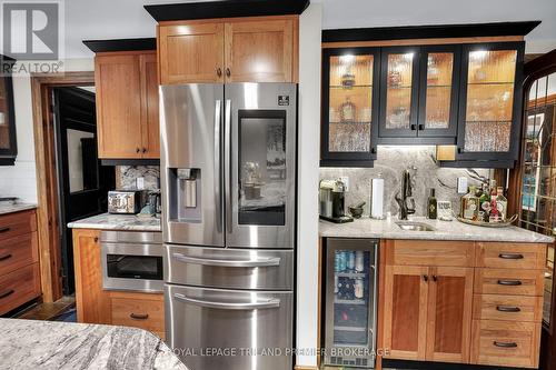 9941 Nipigon Street, Lambton Shores (Port Franks), ON - Indoor Photo Showing Kitchen