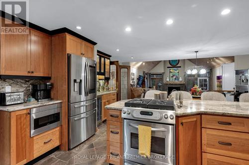 9941 Nipigon Street, Lambton Shores (Port Franks), ON - Indoor Photo Showing Kitchen