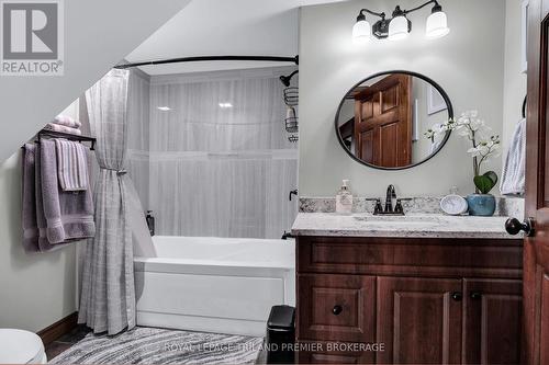 9941 Nipigon Street, Lambton Shores (Port Franks), ON - Indoor Photo Showing Bathroom