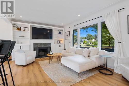 2227 Deyncourt Drive, Burlington, ON - Indoor Photo Showing Living Room With Fireplace