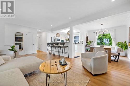 2227 Deyncourt Drive, Burlington, ON - Indoor Photo Showing Living Room