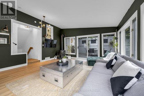 2227 Deyncourt Drive, Burlington, ON - Indoor Photo Showing Living Room