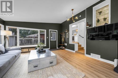 2227 Deyncourt Drive, Burlington, ON - Indoor Photo Showing Living Room