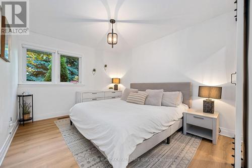 2227 Deyncourt Drive, Burlington, ON - Indoor Photo Showing Bedroom