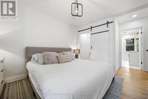 2227 Deyncourt Drive, Burlington, ON - Indoor Photo Showing Bedroom