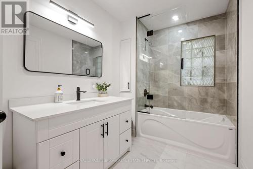 2227 Deyncourt Drive, Burlington, ON - Indoor Photo Showing Bathroom