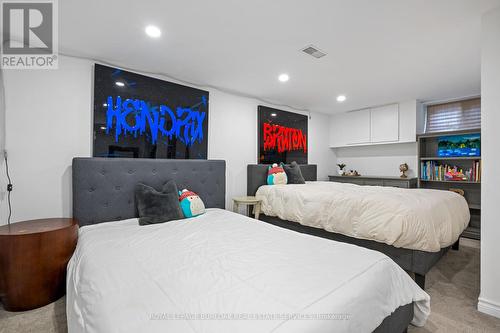 2227 Deyncourt Drive, Burlington, ON - Indoor Photo Showing Bedroom