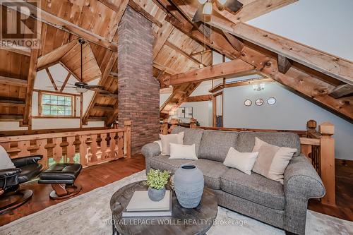 7191 Highway 6, Mapleton, ON - Indoor Photo Showing Living Room