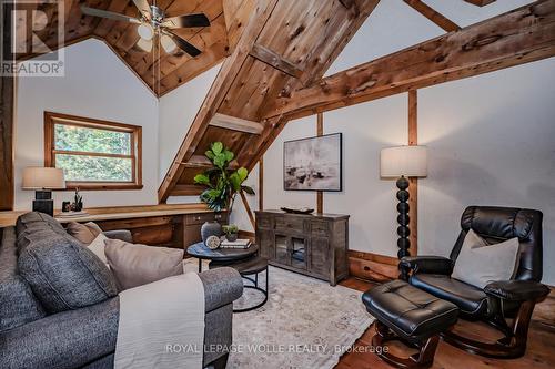 7191 Highway 6, Mapleton, ON - Indoor Photo Showing Living Room