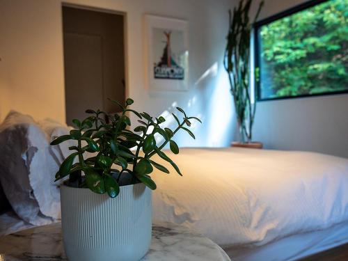 Master bedroom - 900 Rue Du Versant, Mont-Tremblant, QC - Indoor Photo Showing Bedroom