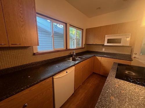 220 Cumming St., Thunder Bay, ON - Indoor Photo Showing Kitchen With Double Sink