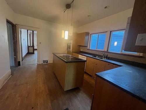 220 Cumming St., Thunder Bay, ON - Indoor Photo Showing Kitchen With Double Sink