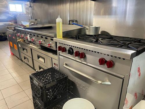 Commerce - 8000A Route Marie-Victorin, Sorel-Tracy, QC - Indoor Photo Showing Kitchen