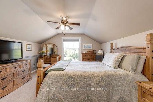 1309 Adjala Tecumseth Line, New Tecumseth, ON - Indoor Photo Showing Bedroom