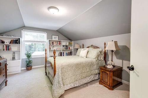 1309 Adjala Tecumseth Line, New Tecumseth, ON - Indoor Photo Showing Bedroom