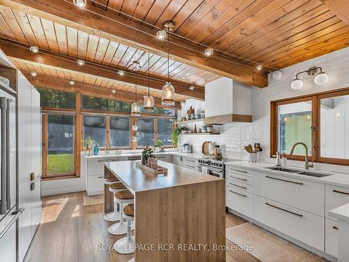 224 Mccrea Dr, Clearview, ON - Indoor Photo Showing Kitchen With Double Sink With Upgraded Kitchen