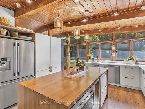 224 Mccrea Dr, Clearview, ON - Indoor Photo Showing Kitchen