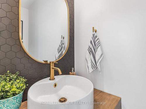 224 Mccrea Dr, Clearview, ON - Indoor Photo Showing Bathroom