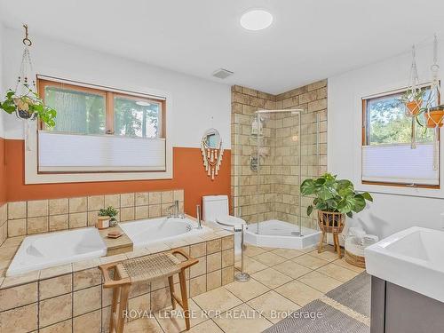 224 Mccrea Dr, Clearview, ON - Indoor Photo Showing Bathroom