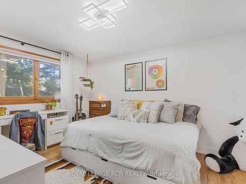 224 Mccrea Dr, Clearview, ON - Indoor Photo Showing Bedroom