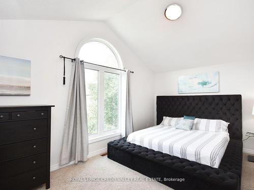 5638 Longboat Ave, Mississauga, ON - Indoor Photo Showing Bedroom