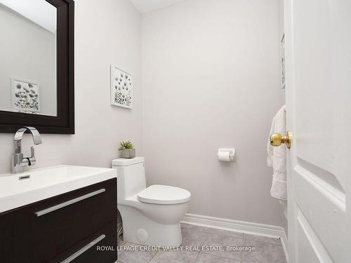 5638 Longboat Ave, Mississauga, ON - Indoor Photo Showing Bathroom