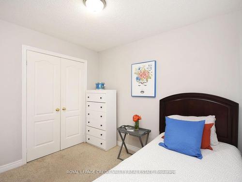 5638 Longboat Ave, Mississauga, ON - Indoor Photo Showing Bedroom