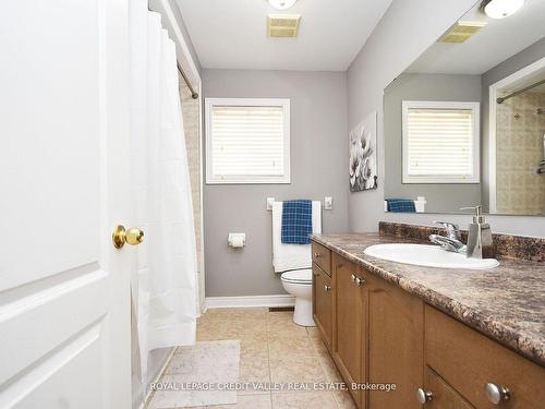 5638 Longboat Ave, Mississauga, ON - Indoor Photo Showing Bathroom